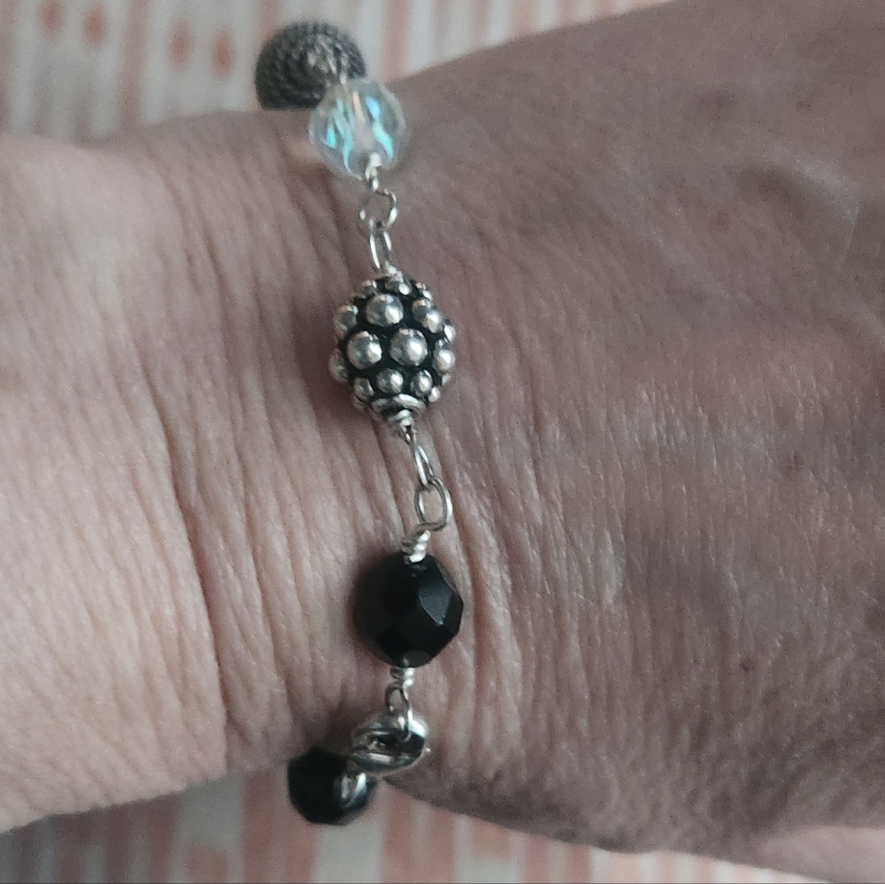 Sterling silver and black beaded bracelet 925 7  inches